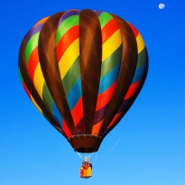 Quelle: www.piqs.de © Fotograf: Beverly & Pack – Titel: Fly Me to the Moon, by way of a Hot Air Balloon